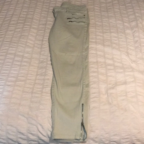 Pants - Picture 3 of 4